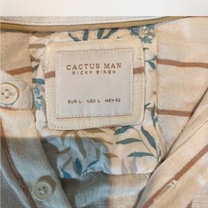 Short sleeve button up